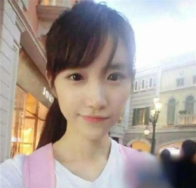 優(yōu)衣庫(kù)不雅視頻女主角高調(diào)出道,這年頭做明星的門(mén)檻越來(lái)越底了